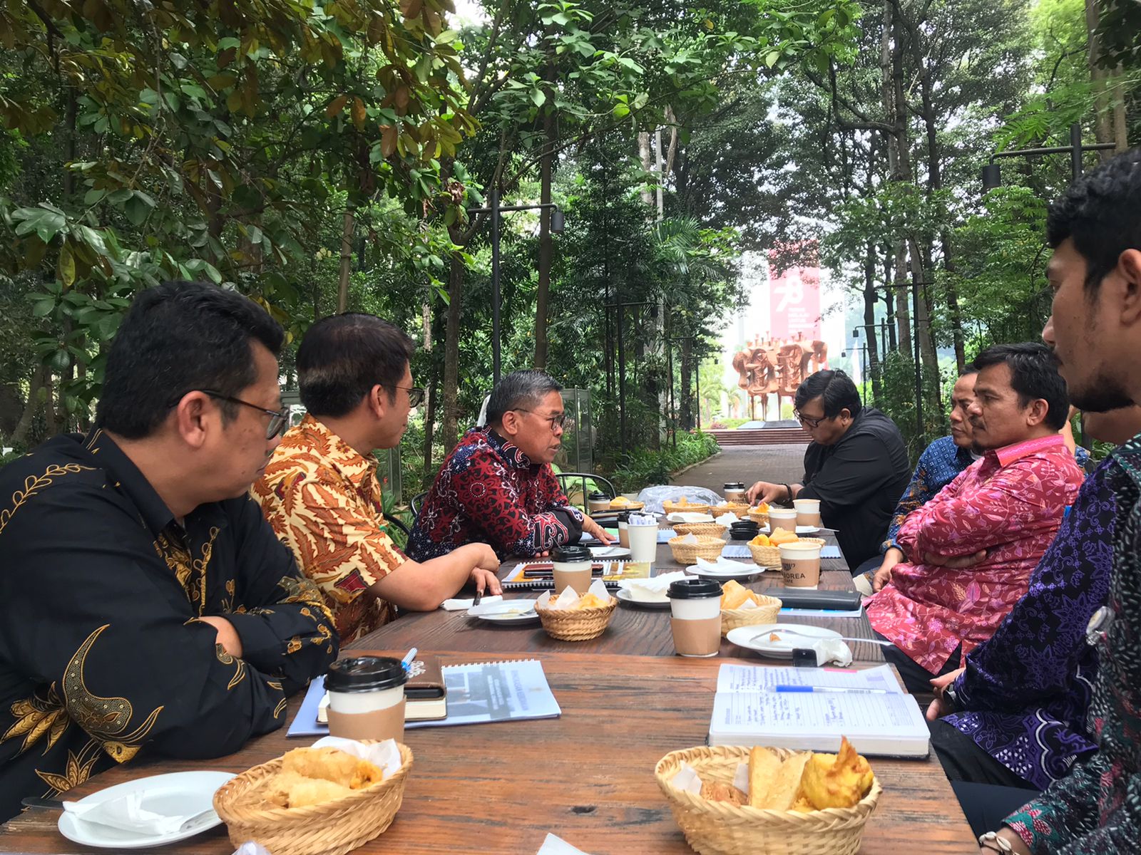 Peningkatan Fasilitas untuk Pengakuan Hutan Adat: Wakil Menteri Lingkungan Hidup dan Kehutanan Ajukan Solusi