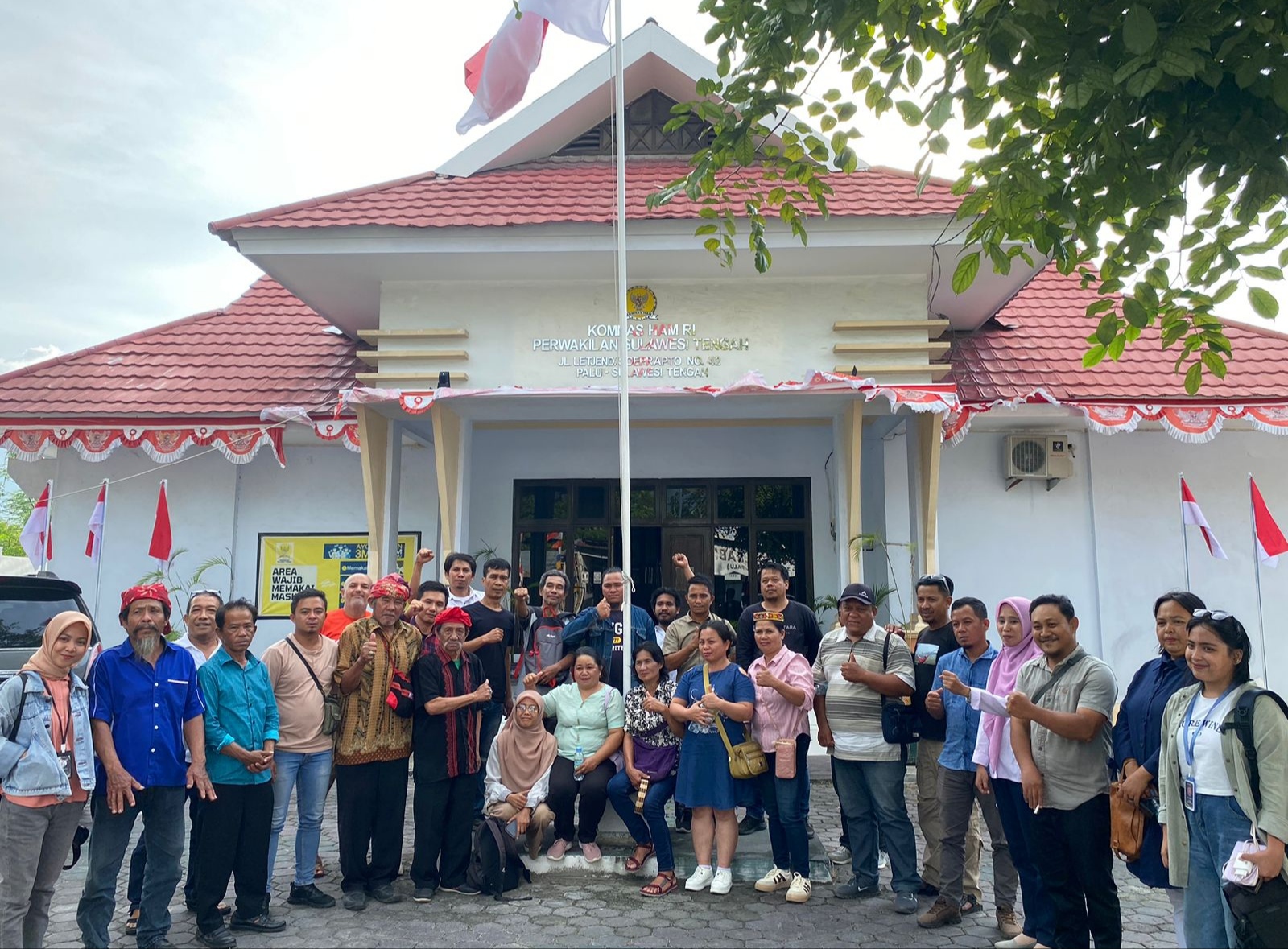 Masyarakat Desa Watutau Geruduk Kantor Komnas HAM RI Perwakilan Sulawesi Tengah